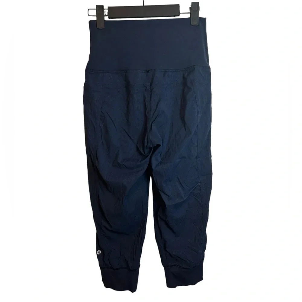 LULULEMON NAVY BLUE IN FLUX CROP PANTS